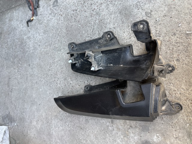 903901105R RENAULT Накладка стойки кузова внешняя задняя правая купить в Черновцы