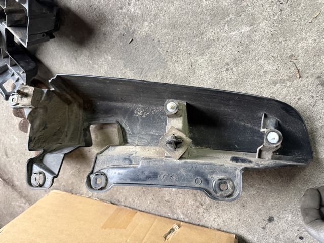 903901105R RENAULT Накладка стойки кузова внешняя задняя правая купить в Житомир