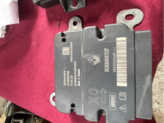 Модуль-процессор управления подушкой безопасности (ЭБУ AIRBAG) 985100336R RENAULT