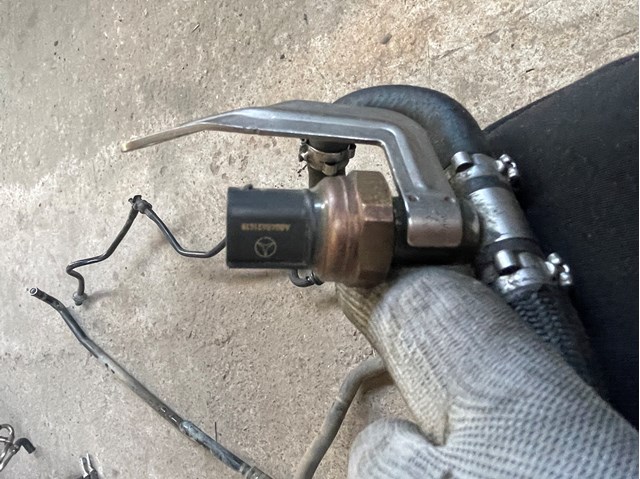 Датчик давления топлива A0045421618 MERCEDES