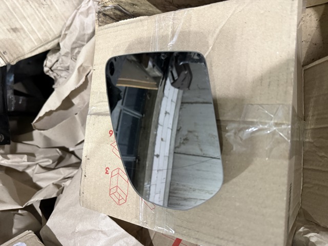 Зеркальный элемент левого зеркала заднего вида A0998100116 MERCEDES