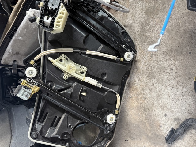 Стеклоподъемник передней двери A1177200179 MERCEDES