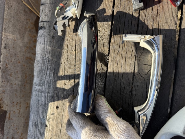 Ручка двери передней наружная правая A1647600670 MERCEDES
