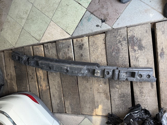 Наполнитель бампера переднего A1648850537 MERCEDES