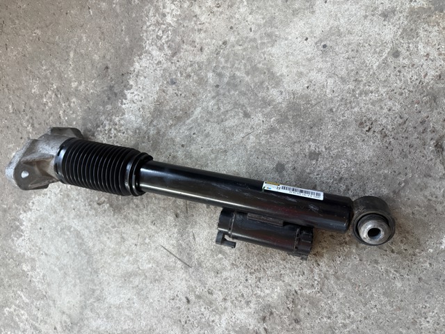Задний правый амортизатор A1673200402 MERCEDES