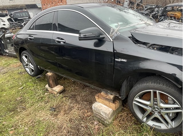 Цапфа (поворотный кулак) передний правый A1763300600 MERCEDES