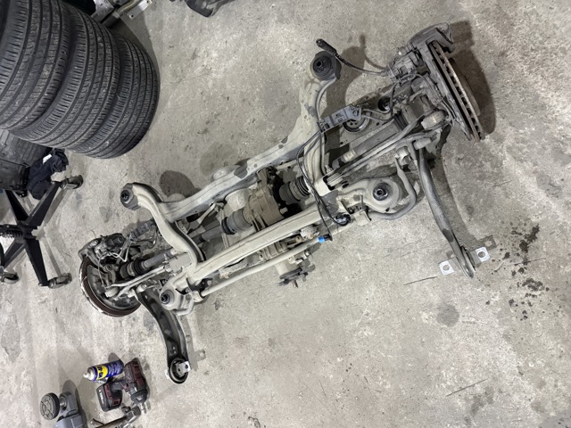 Поперечный рычаг задней подвески A1763501100 MERCEDES