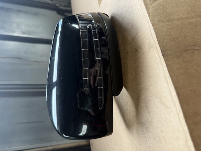 Накладка левого зеркала заднего вида A1768100115 MERCEDES