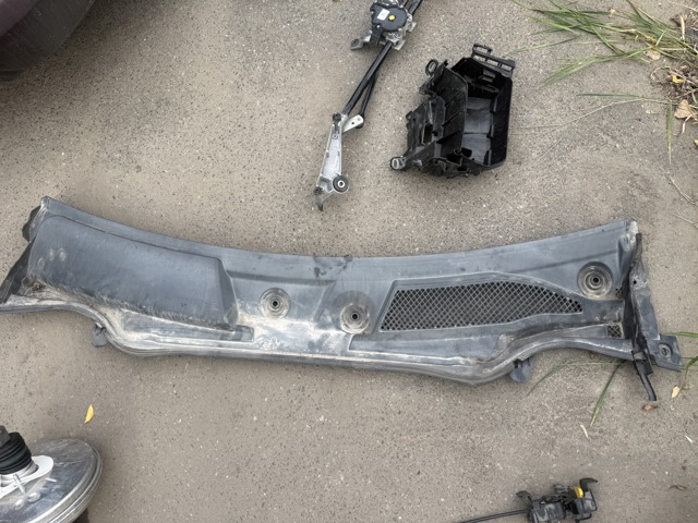 Водосток лобового стекла, жабо A1768300013 MERCEDES
