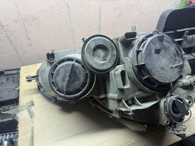 A2038200361 MERCEDES Левая фара купить в Ирпень