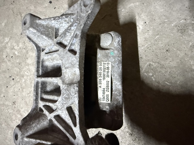 Опора КПП A2052402500 MERCEDES