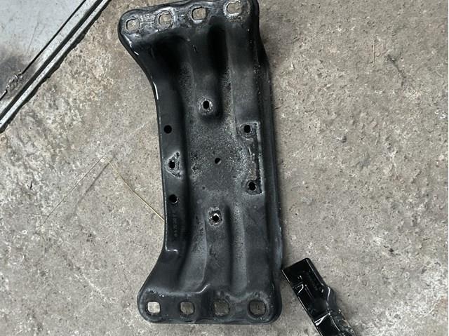 Крепление коробки передач A2122401702 MERCEDES