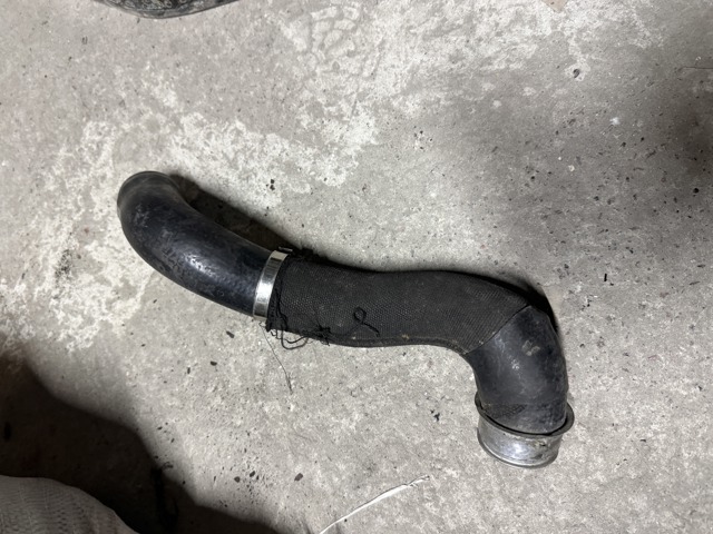 Патрубок системы охлаждения A2215011484 MERCEDES