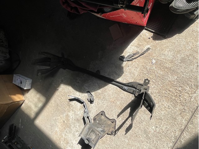 Рамка крепления радиатора A2216200315 MERCEDES
