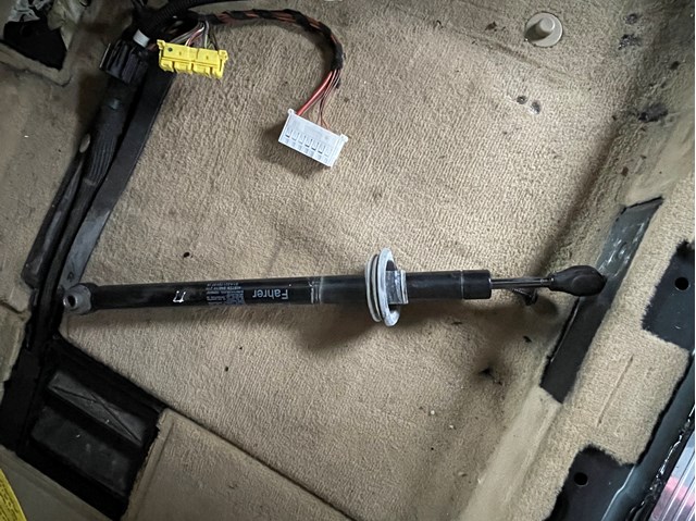 Ограничитель двери передний A2217200716 MERCEDES