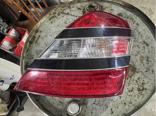 Фонари задние A2218200266 MERCEDES