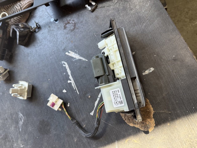 Ручка пятой двери, наружная A2227500893 MERCEDES