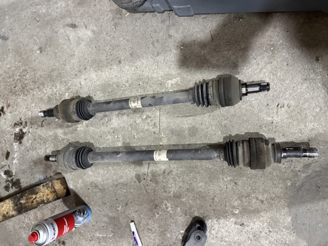 Полуось задняя, левая A2463500710 MERCEDES