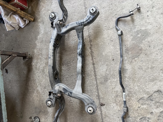 Балка задней подвески, подрамник A2463501308 MERCEDES