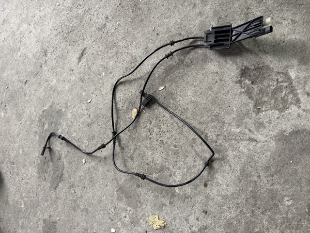 Датчик АБС (ABS) передний A2465402510 MERCEDES