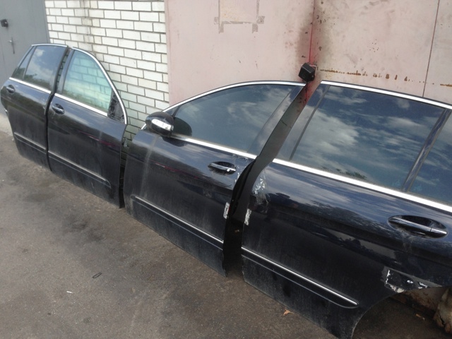Дверь пассажирская задняя левая A2517300105 MERCEDES