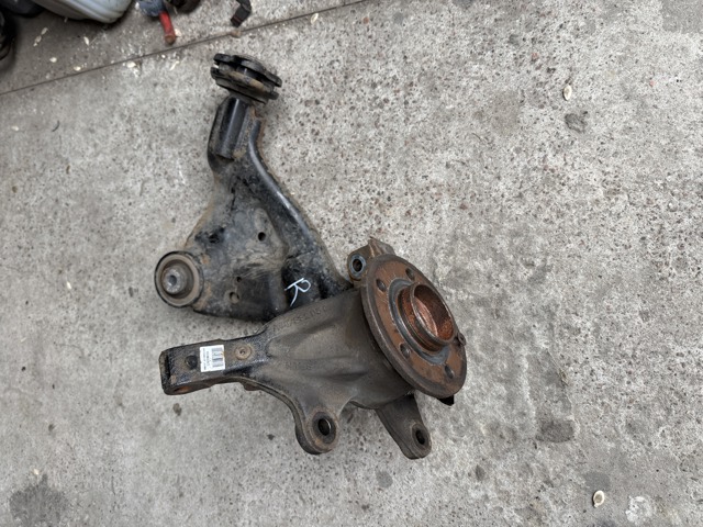 Кулак поворотный передний левый A4473320501 MERCEDES