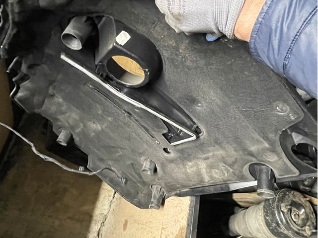 MERCEDES A6460101167 Крышка двигателя в наличии Ровно