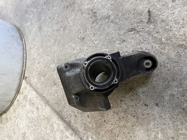 Кронштейн подушки (опоры) двигателя, левой A6462230604 MERCEDES