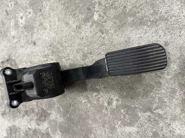 Педаль акселератора A9063000304 MERCEDES