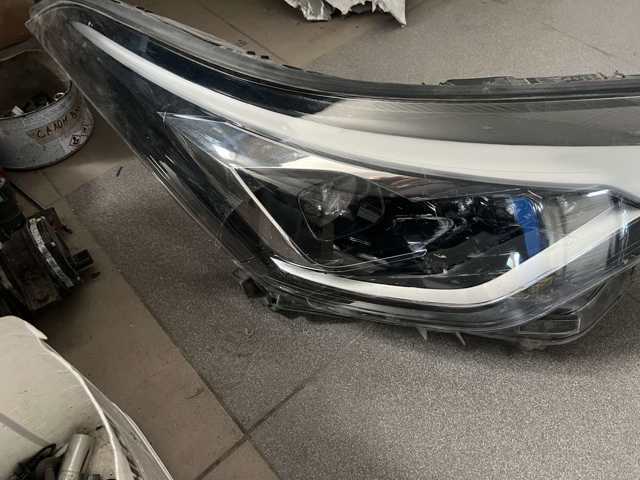 Вставка фары правой 81130F4250 TOYOTA