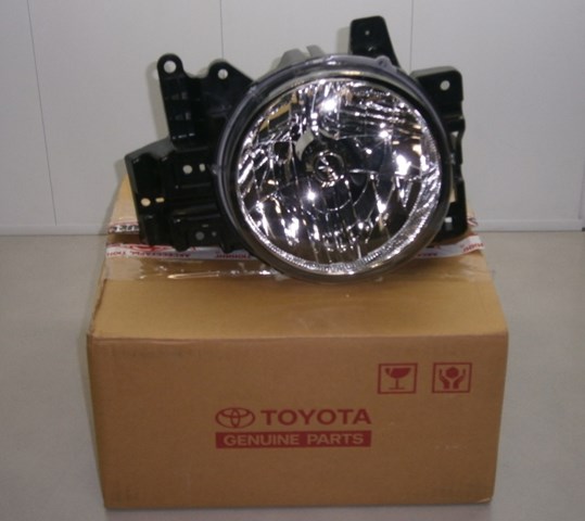TOYOTA 8107035445 Фара левая в наличии Винница