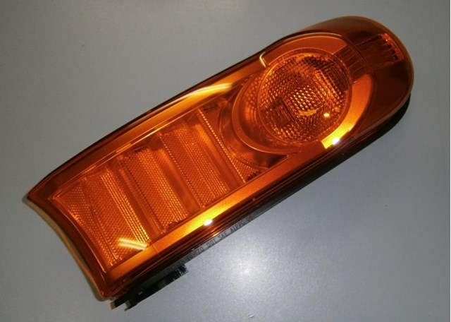 Левый фонарь указателя поворота 8117135440 TOYOTA