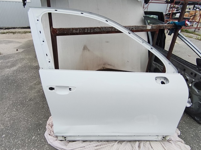 Пассажирская передняя дверь 7P0831312B PORSCHE