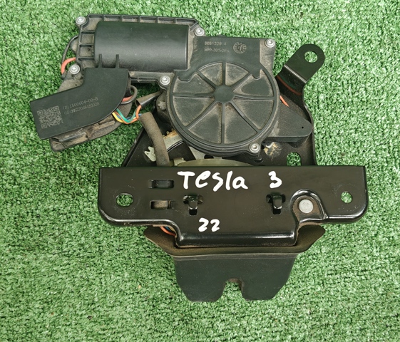 Замок двери багажника 150060400B TESLA