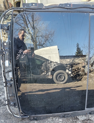 Крышка люка крыши передняя 31675975 VOLVO