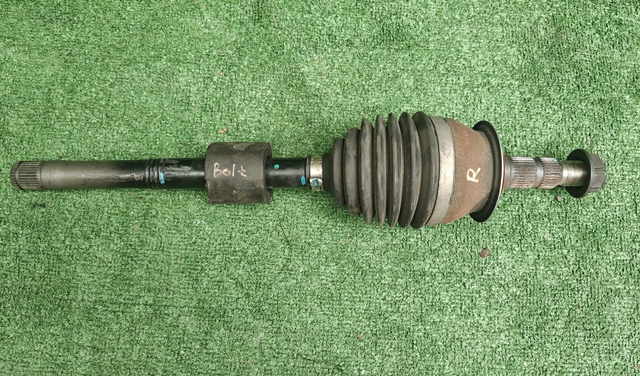 Ось передняя 42759672 GM
