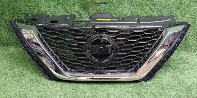 62310HV2 NISSAN Решетка радиатора купить в Кривой Рог
