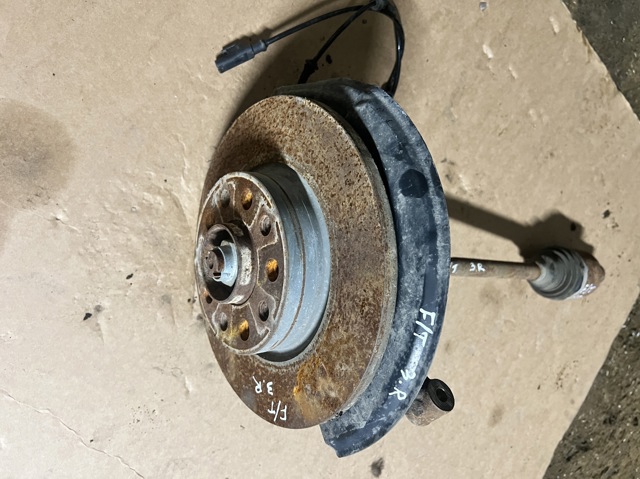 Кулак поворотный правый 68246619AA CHRYSLER