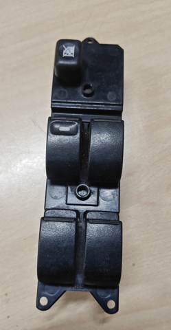Кнопки переднего левого стекло подъёмника 8608A176 MITSUBISHI