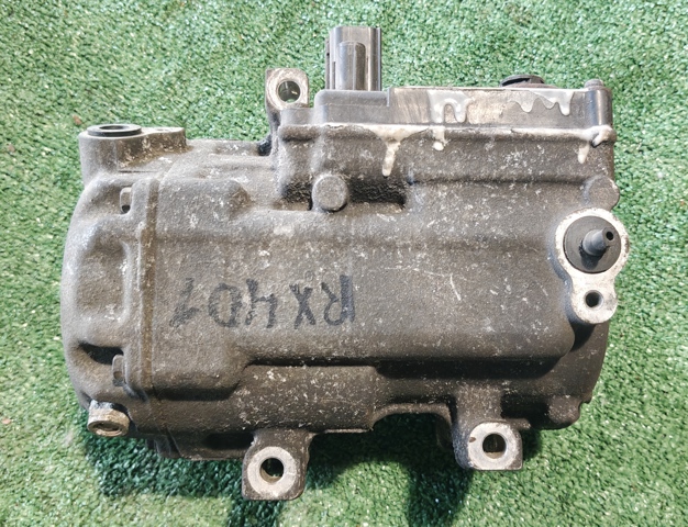 Компрессор кондиционера 8837048021 TOYOTA