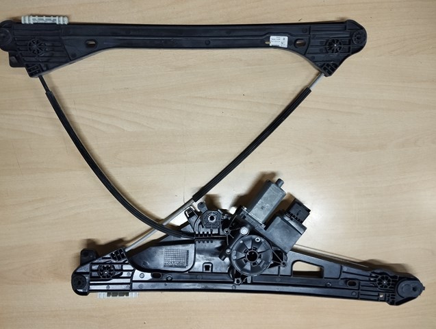 Стеклоподъемник передней правой двери 9830389280 PEUGEOT