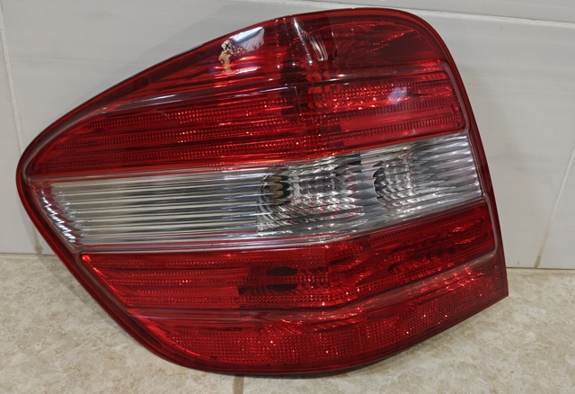 Фонарь задний левый A1648201964 MERCEDES