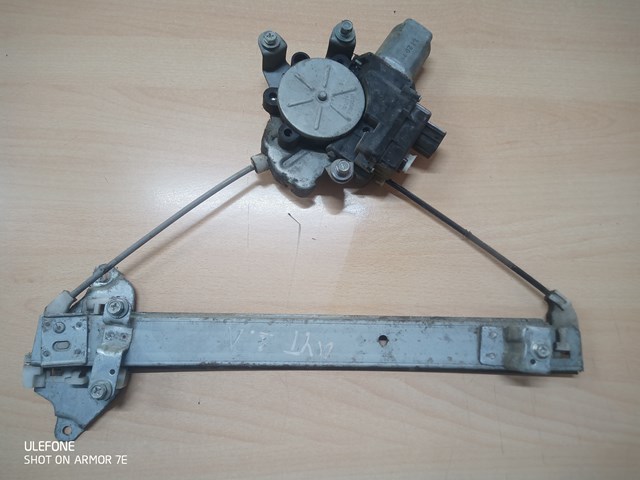 Мотор стеклоподъемника двери задней, левой MR573887 MITSUBISHI