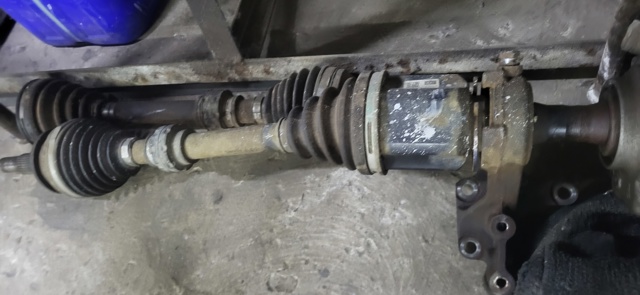 TOYOTA 4342042220 Полуось (привод) передняя левая в наличии Львов