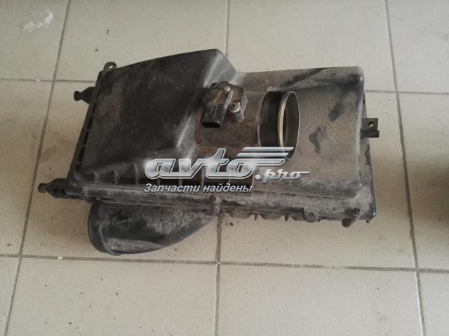 Корпус воздушного фильтра, правый LR036425 LAND ROVER