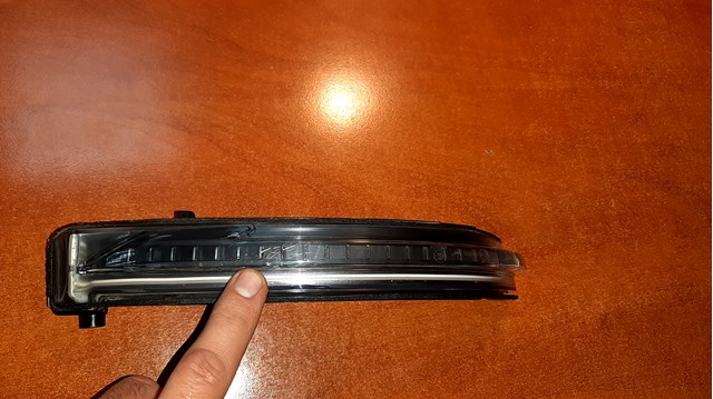 Правый указатель поворота зеркала  261604BA0C NISSAN