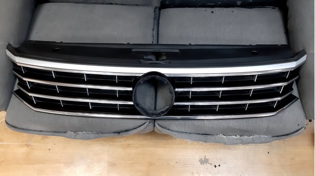 561853651G VAG Решетка радиатора купить в Винница