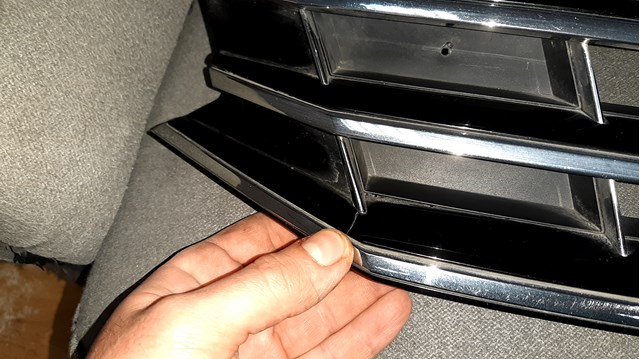 561853651G VAG Решетка радиатора купить в Ирпень