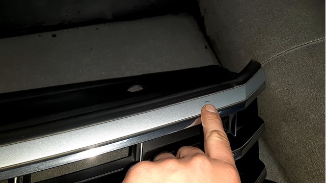 VAG 561853651G Решетка радиатора в наличии Ирпень