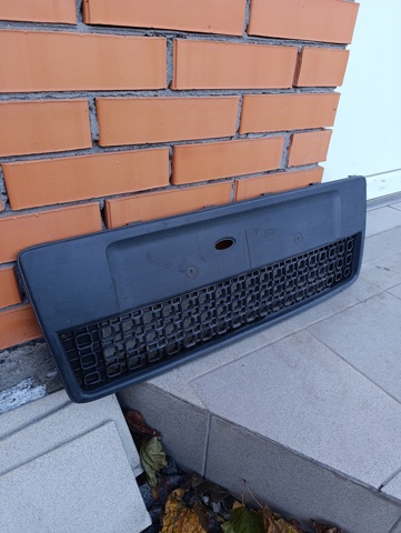 Решетка на бампер 1369703 FORD
